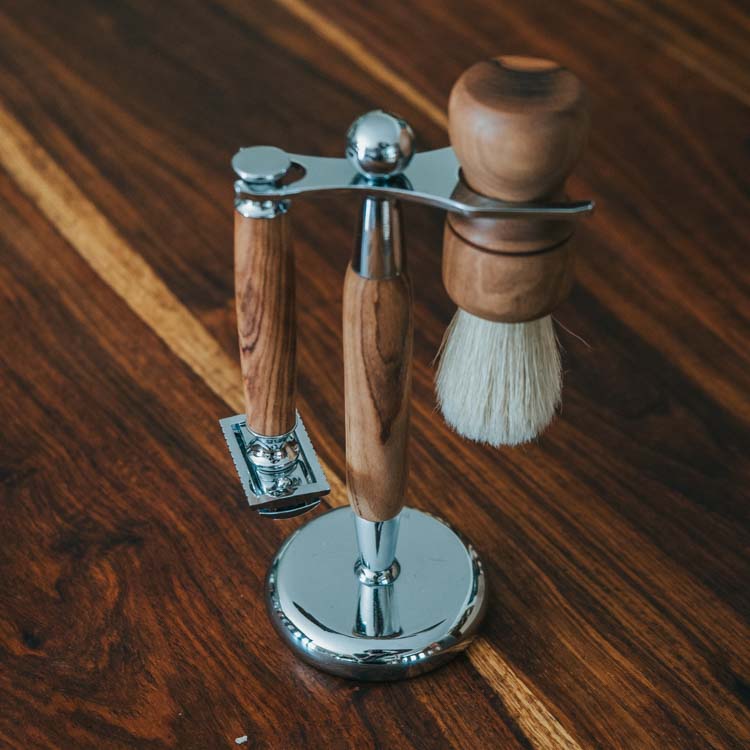 Classic Wooden Shaving Set Olive